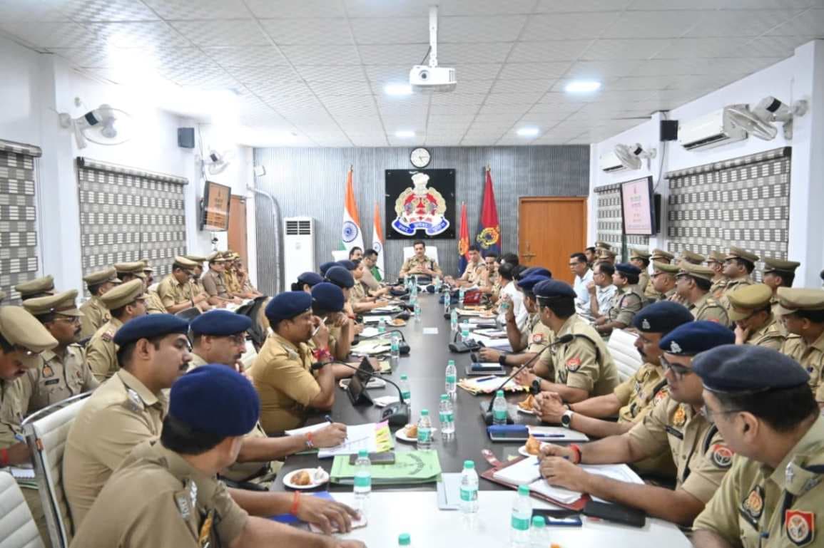 वाराणसी में पुलिस आयुक्त का बड़ा एक्शन, 9 थानेदार बदले, 3 लाइन हाजिर खराब प्रदर्शन और लापरवाही पर गिरी गाज