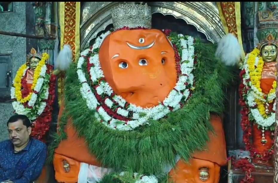 संकष्टी गणेश चतुर्थी पर काशी में गूंजा ‘जय गणेश’ और ‘हर-हर महादेव’ का जयघोष, मांगी सुख-समृद्धि...