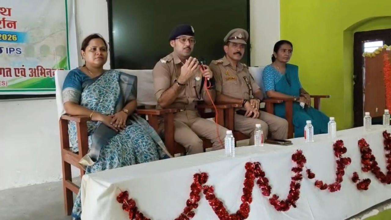 छात्राओं से रूबरू हुए DCP काशी, पढ़ाई और प्रतियोगी परीक्षाओं की तैयारी पर दिया सफलता का मंत्र....