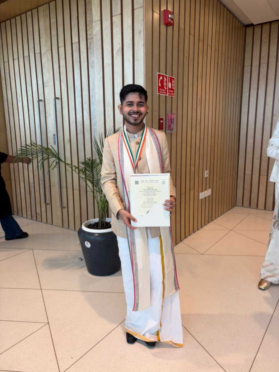 काशी के लाल अमित कुमार सिंह ने निफ्ट चेन्नई में लहराया परचम, राष्ट्रपति से मिला सम्मान....