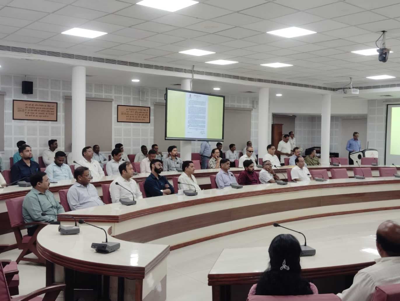 हिंदी दिवस पर BHU में शिक्षामंत्री के संदेश का हुआ वाचन, कार्यालयी कामकाज में हिंदी के अधिकाधिक प्रयोग पर जोर