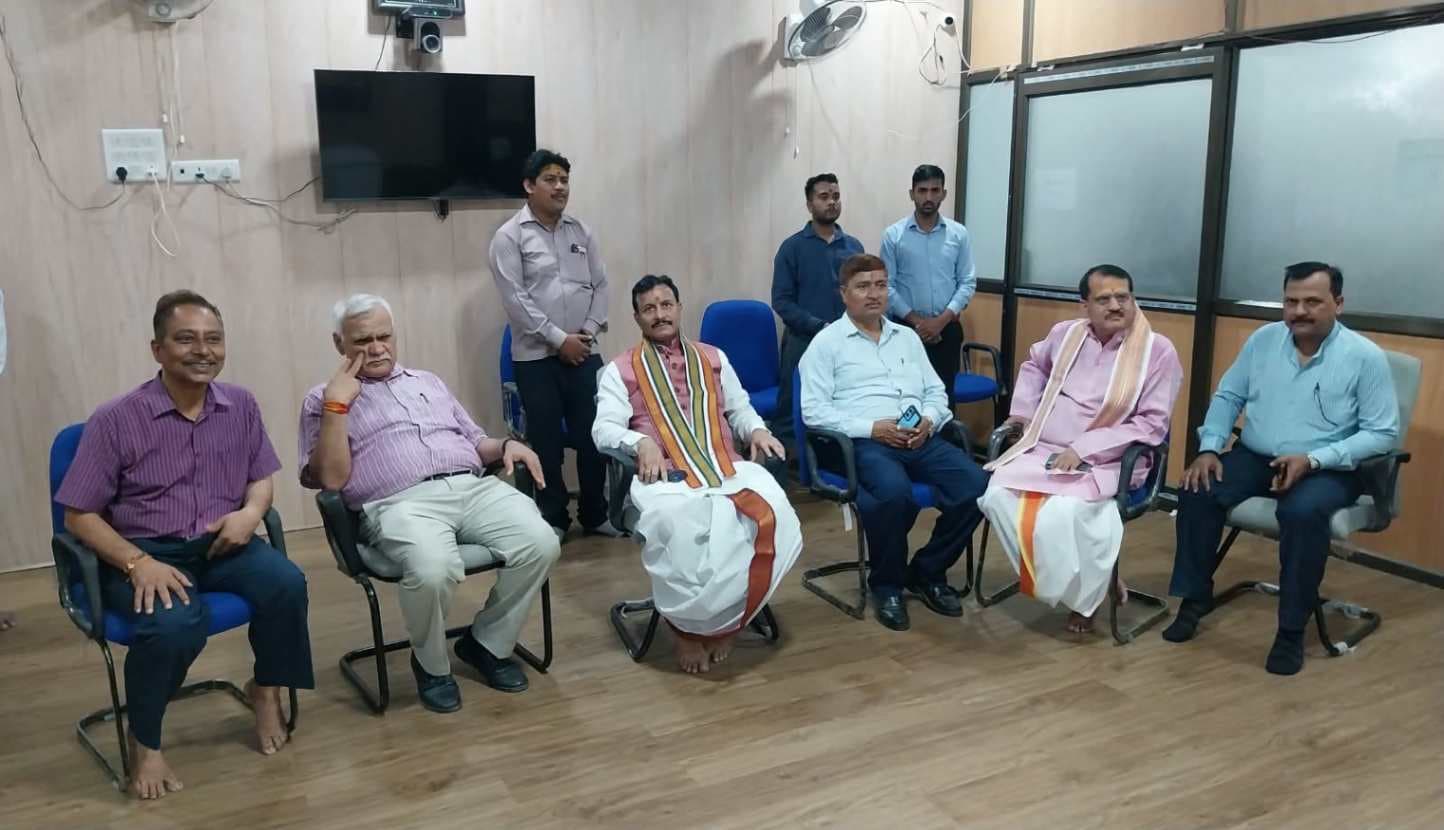 पूर्व मुख्य सचिव दुर्गा शंकर मिश्र ने संस्कृत विश्वविद्यालय के विकास कार्यों का किया निरीक्षण