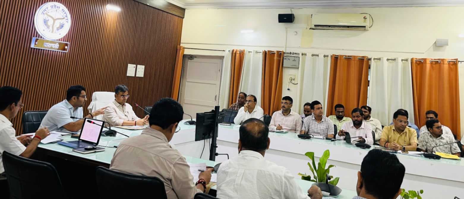 सीएम डैशबोर्ड की समीक्षा बैठक, बोले डीएम- किसी भी स्तर पर लापरवाही न बरती जाए