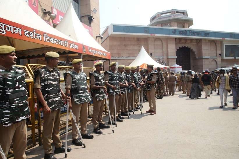 ज्ञानवापी सुरक्षा में तैनात महिला पुलिसकर्मी से मारपीट, नेम प्लेट खींचा, पहचान पत्र छीना, मां-बेटी पर केस