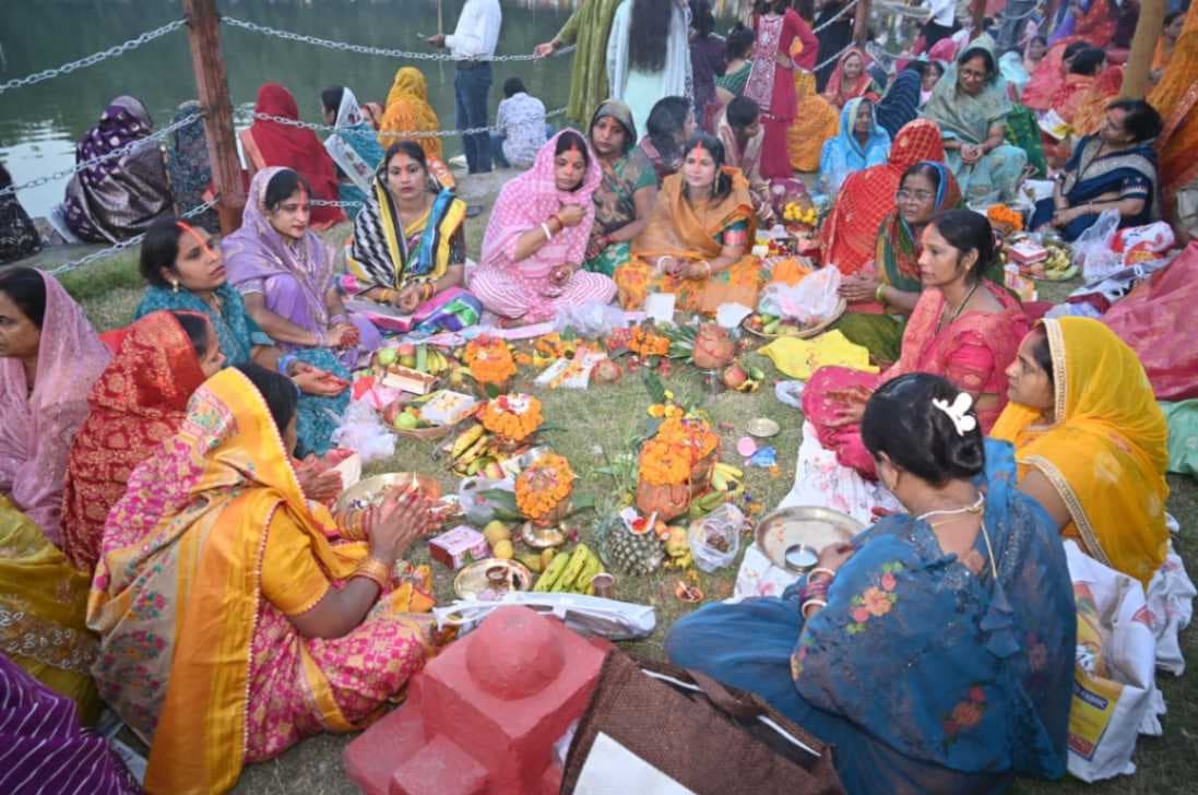 बरेका के सूर्य सरोवर पर जीवित्पुत्रिका पूजन समारोह, माताओं ने पुत्रों की दीर्घायु की कामना