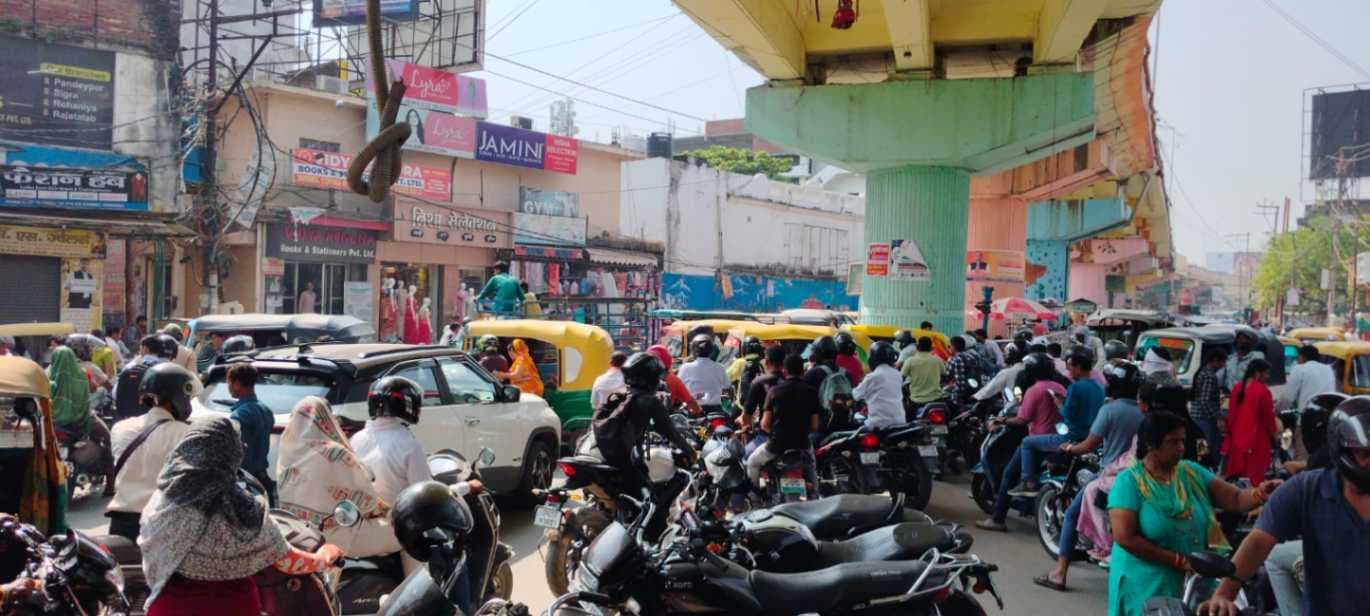 वाराणसी एयर शो: दूसरे दिन चरमराई यातायात व्यवस्था, शहर में लगा भीषण जाम, रहगीर परेशान