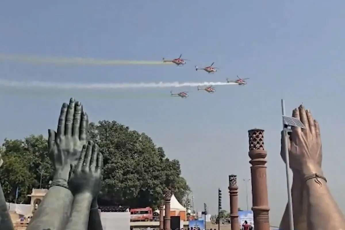 एयर शो का दूसरा दिन, कड़ी धूप में भी नहीं डिगा उत्साह, ‘शौर्य की उड़ान’ देखने पहुंचे लोग