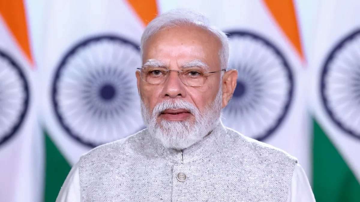 पीएम मोदी के दौरे से पहले जगमगाई काशी, रंग-बिरंगी रोशनी से सजे शहर के प्रमुख स्थल