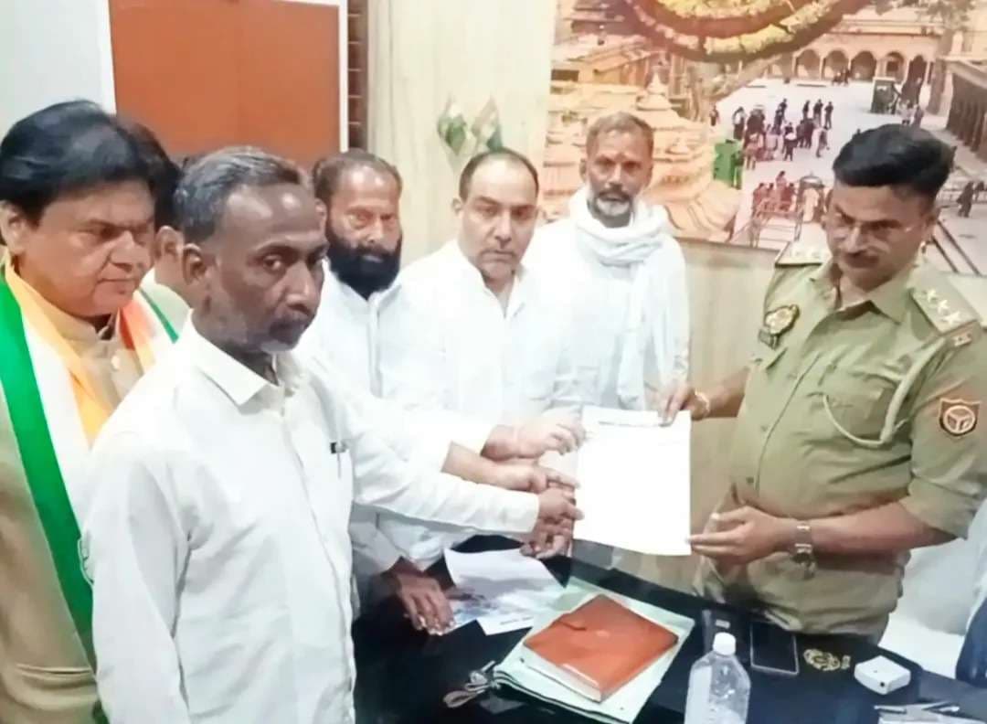 एयर शो पास पर भाजपा विधायकों की तस्वीरों के मामले ने तूल पकड़ा, कोतवाली में तहरीर दी