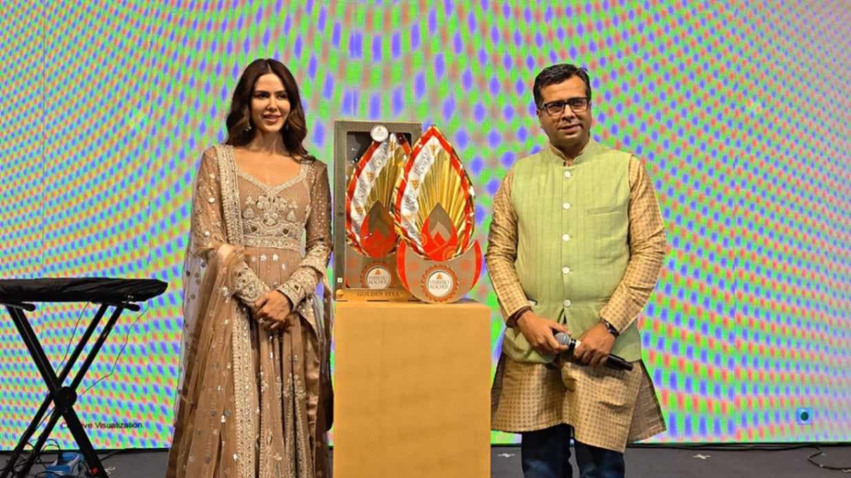 वाराणसी के घाटों पर फेरेरो रोशे ने बिखेरी दिवाली की सुनहरी चमक