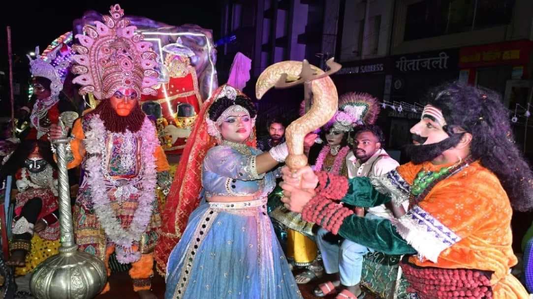 नक्कटैया लक्खा मेला: पूरी रात जागी काशी, बरसात के बीच सड़कों पर आस्था का उमड़ा जनसैलाब