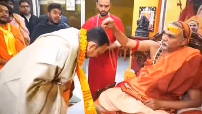 वाराणसी में स्‍वामी अविमुक्‍तेश्‍वरानंद से आशीर्वाद लेकर अलंकार अग्निहोत्री ने किया ये एलान