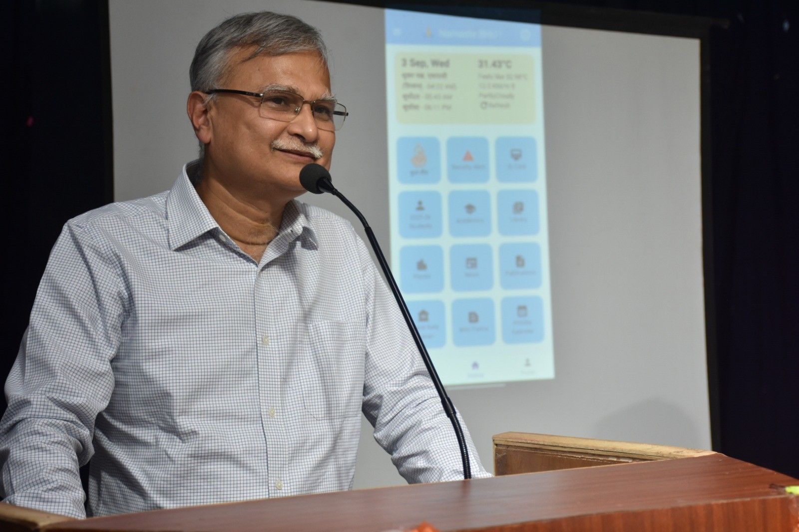 कुलपति प्रो. अजित कुमार चतुर्वेदी