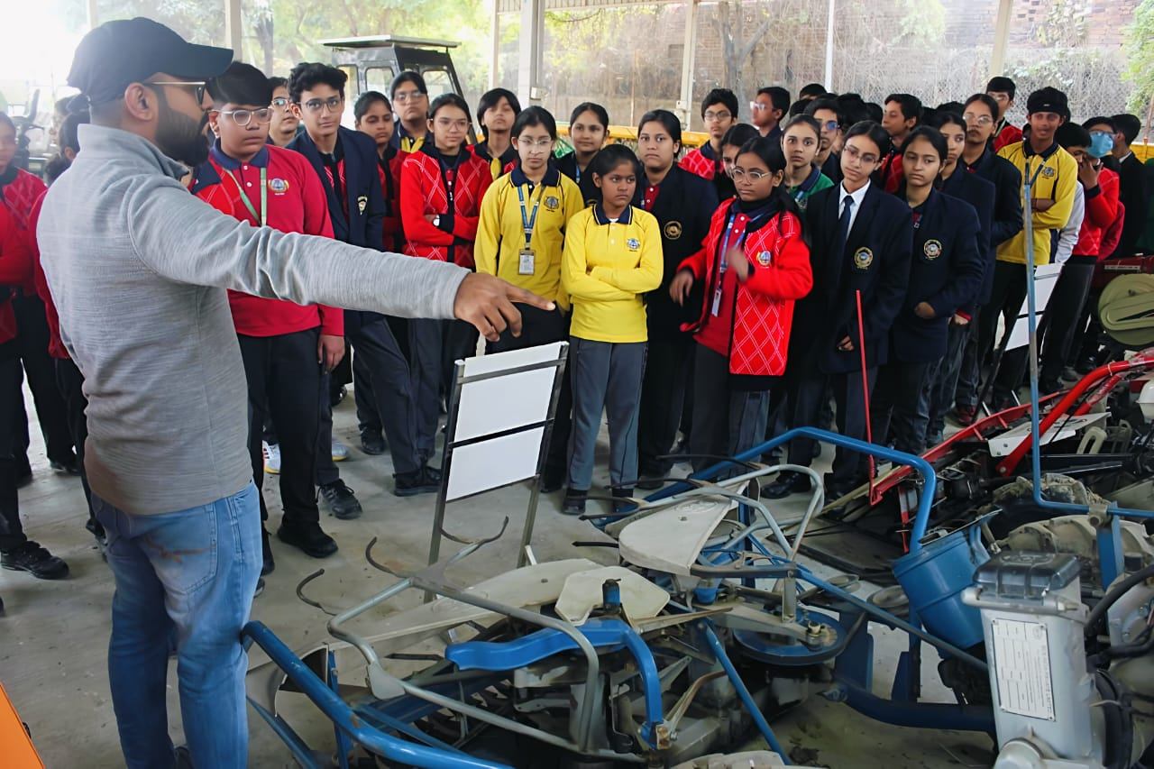 अंतर्राष्ट्रीय धान अनुसंधान संस्थान, दक्षिण एशिया क्षेत्रीय केंद्र (आइसार्क), वाराणसी समय-समय पर किसानों, वैज्ञानिकों, कृषि विस्तार से जुड़े पेशेवरों और युवा पीढ़ी के लिए शैक्षणिक भ्रमण का आयोजन करता है। इसका उद्देश्य आधुनिक कृषि के प्रति