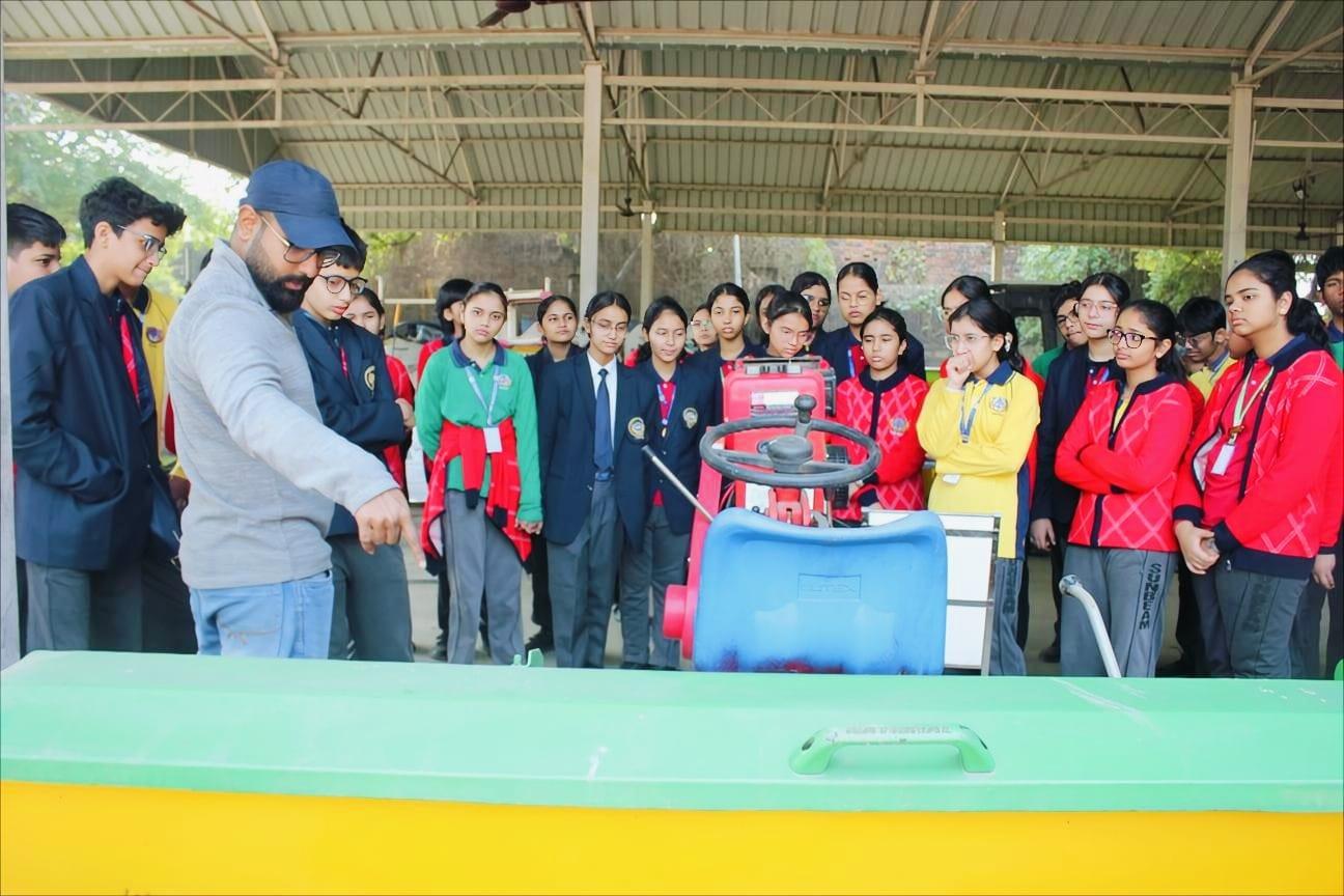 कृषि में नवाचार को समझने के लिए युवा छात्रों का आइसार्क में शैक्षणिक भ्रमण
वाराणसी। अंतर्राष्ट्रीय धान अनुसंधान संस्थान, दक्षिण एशिया