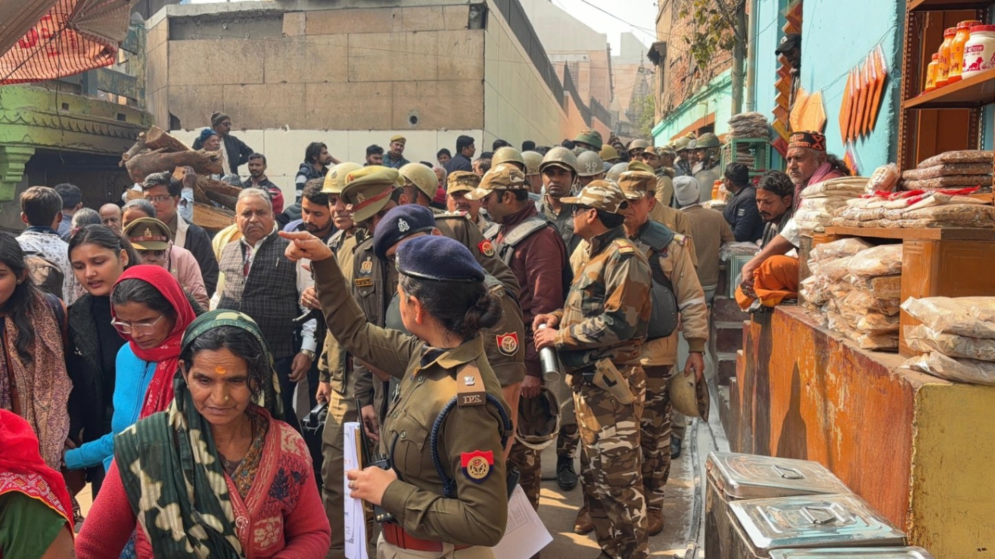 वाराणसी में मणिकार्णिका घाट जा सकते हैं सीएम योगी, पुलिस बल तैनात