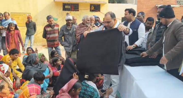 मनरेगा बचाओ महासंग्राम: जनचौपाल व कंबल वितरण कार्यक्रम में 300 जरूरतमंदों में वितरित हुआ