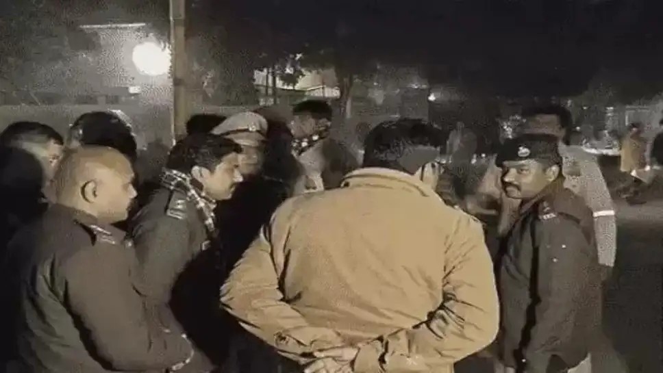 वाराणसी में ब्लेड से गला रेतकर आटो चालक की हत्या, पुलिस मुठभेड़ में आरोपी के पैर में लगी गोली