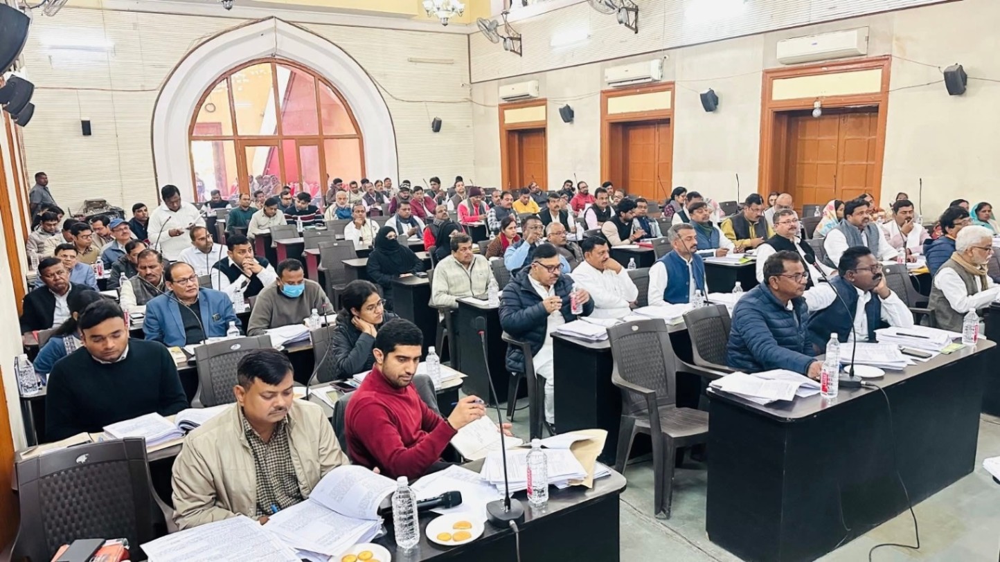 नगर निगम - कूड़ा कलेक्शन पर सख्ती, जलकर सरचार्ज माफ, काशी की सीमाओं पर बनेंगे भव्य ‘काशी द्वार’