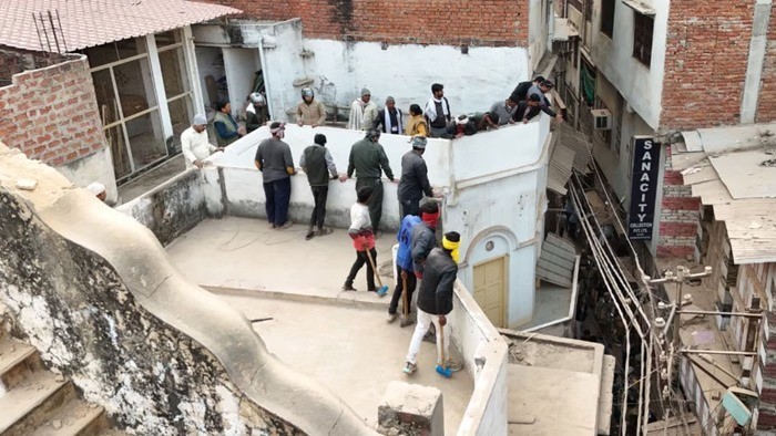 दालमंडी गली बंद, विरोध के बीच ध्‍वस्‍तीकरण जारी, भारी पुलिस बल तैनात